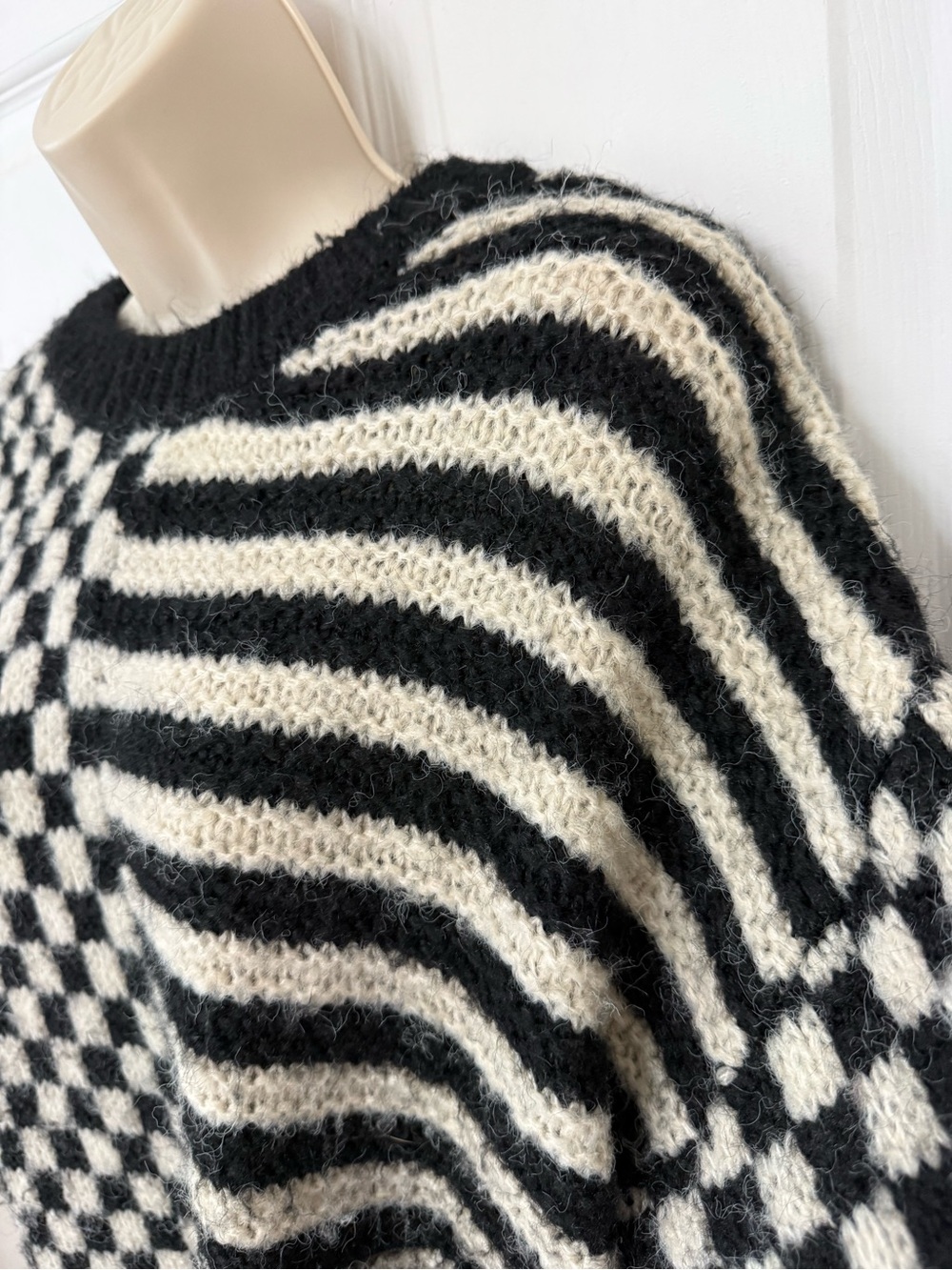 Blu Pepper Delaney Checkered Striped Chunky Knit Crew Sweater Black Cream M - Picture 9 of 16